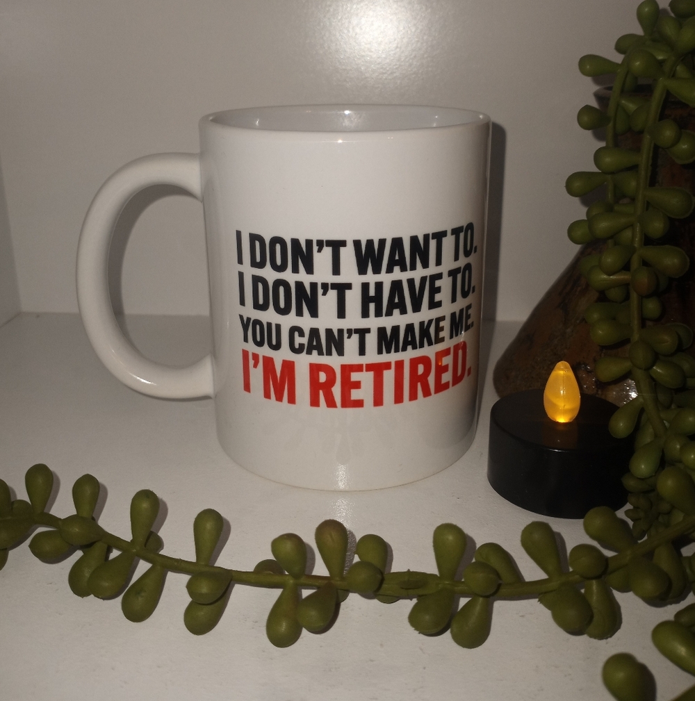 White 'I'm Retired' Ceramic Coffee Mug - Humor Retirement Gift